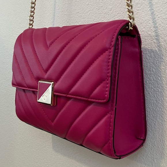 DKNY | Devon Clutch & Crossbody Quilted Hot Pink - Picture 4 of 12